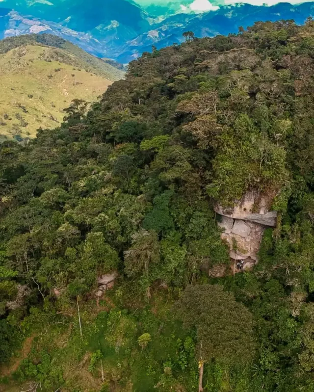 Vista exterior del sector de las Cuevas del Mohán y su entorno natural en Dabeiba.