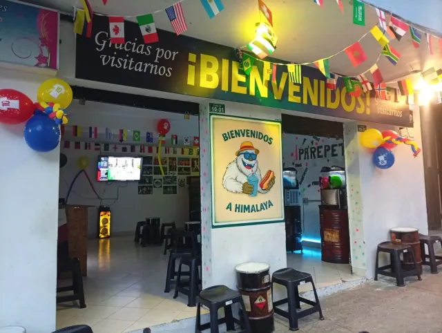 Ambiente de Himalaya, ubicado frente al parque municipal de Dabeiba.